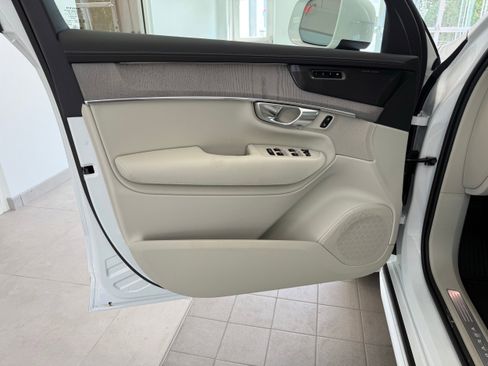 Used 2026 Volvo XC90 B6 Ultra w/ Protection Package image 19