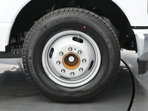 New 2026 Ford F350 XL w/ XL Chrome Package RWD image 15