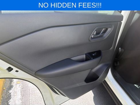 Used 2025 Nissan Rogue S FWD image 31