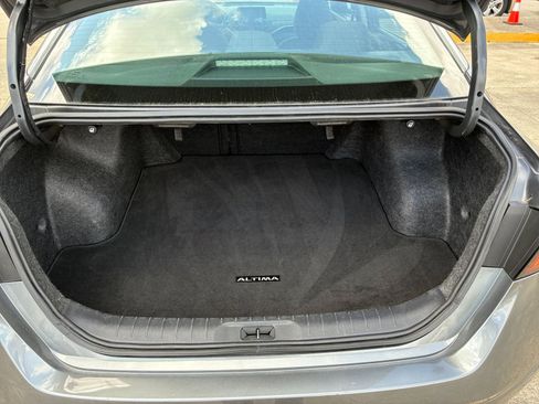 Used 2025 Nissan Altima 2.5 SV FWD image 25