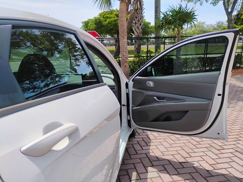 Used 2023 Hyundai Elantra SEL FWD image 88
