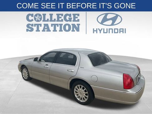 Used 2007 Lincoln Town Car Signature image 8