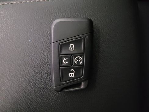 Used 2022 Volkswagen Taos SEL w/ Panoramic Sunroof Package FWD image 32