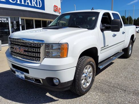 Used 2014 GMC Sierra 3500 Denali AWD/4WD image 3