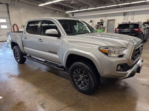 Used 2023 Toyota Tacoma SR5 w/ Black Out Package (TMS) AWD/4WD image 8