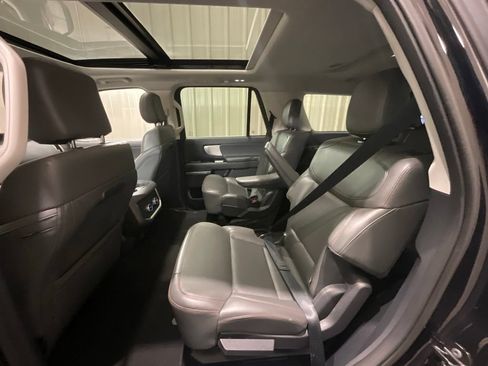 Used 2025 Ford Expedition Active RWD image 12