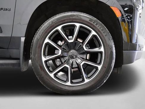 Used 2023 Chevrolet Suburban RST w/ Luxury Package AWD/4WD image 36