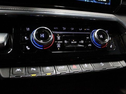 Certified 2025 GMC Sierra 1500 Denali image 28