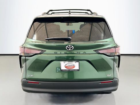 New 2026 Toyota Sienna XLE FWD image 5