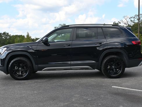 Used 2024 Volkswagen Atlas Peak Edition SE image 6