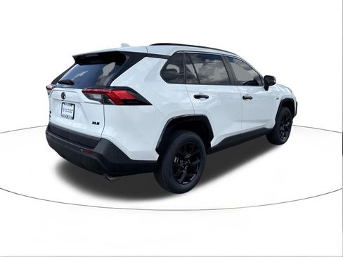 Used 2022 Toyota RAV4 XLE FWD image 3
