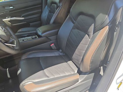Used 2025 Nissan Pathfinder Platinum AWD/4WD image 26