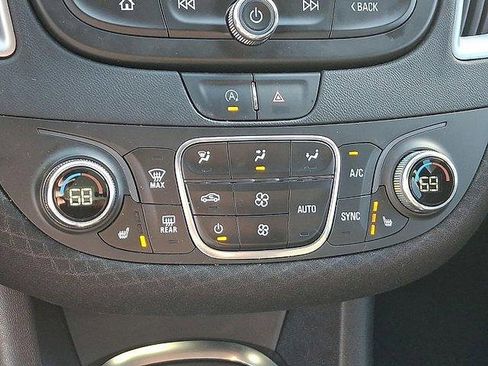 Used 2022 Chevrolet Malibu LT image 15