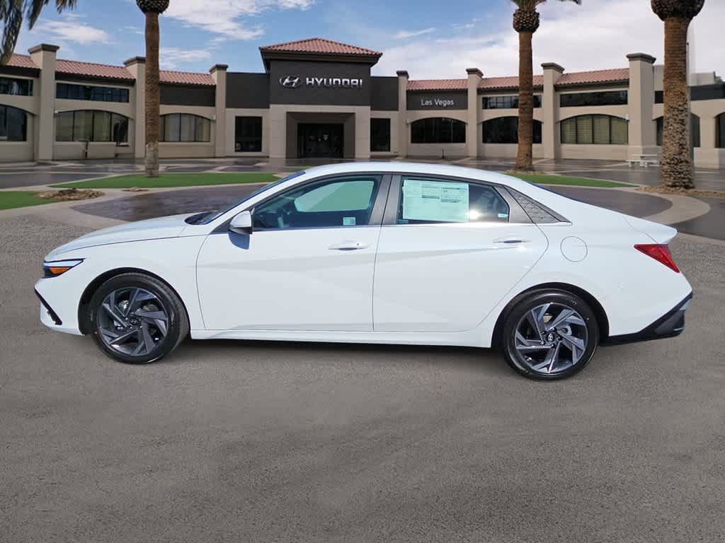 Used 2025 Hyundai Elantra SEL w/ Cargo Package FWD image 5