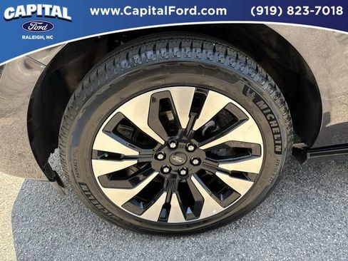Certified 2025 Ford Expedition Max Platinum w/ Driver's Package AWD/4WD image 13