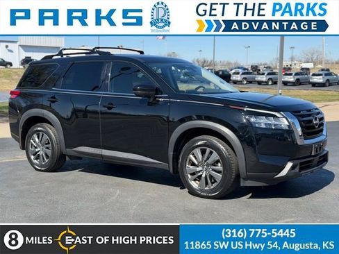 Used 2022 Nissan Pathfinder SV image 1