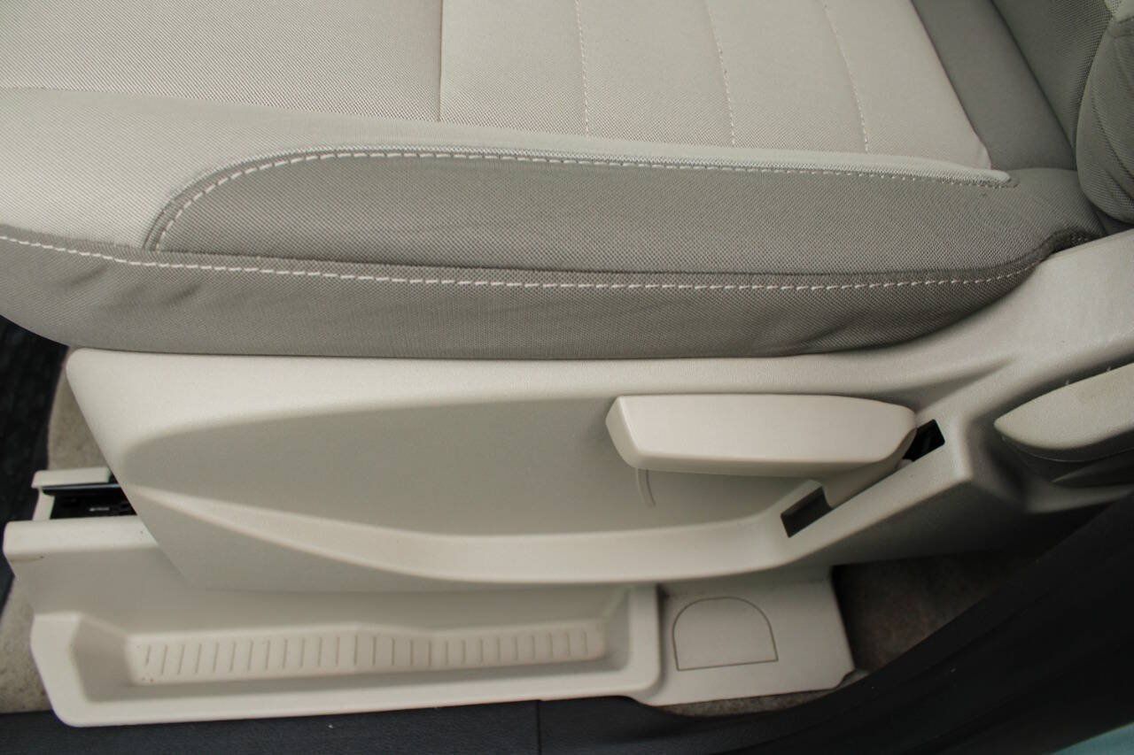 Used 2014 Ford C-MAX SE FWD image 25