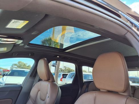 Certified 2023 Volvo XC60 B5 Plus w/ Protection Package Premier image 24