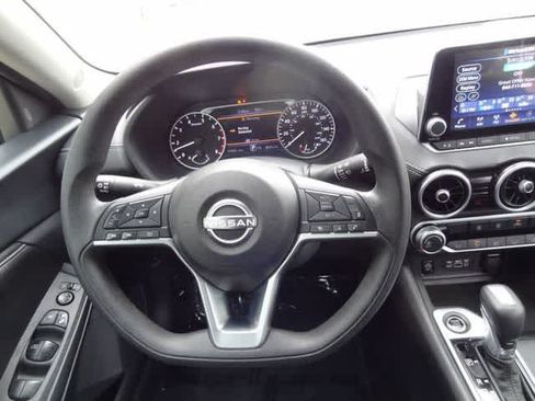 Used 2024 Nissan Sentra SV FWD image 11