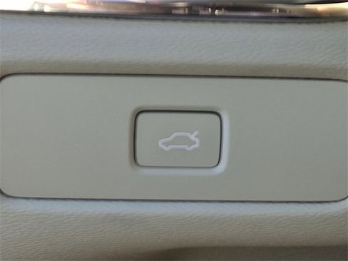 Used 2025 Volvo XC60 B5 Core image 23