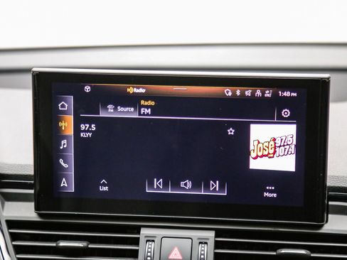 Used 2022 Audi Q5 2.0T Premium Plus w/ Premium Plus Package AWD/4WD image 16