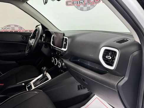 Used 2023 Hyundai Venue Limited w/ Cargo Package FWD image 12