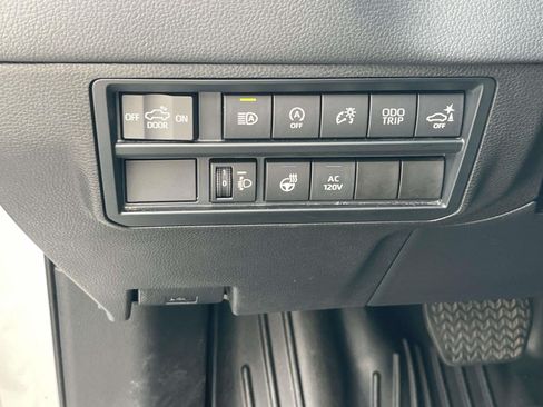 Used 2022 Toyota Tundra Limited w/ Power Package AWD/4WD image 19