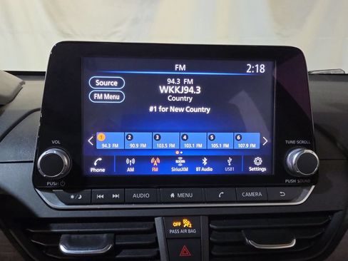 Used 2025 Nissan Altima 2.5 SV FWD image 12