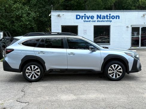 Used 2023 Subaru Outback Premium AWD/4WD image 4