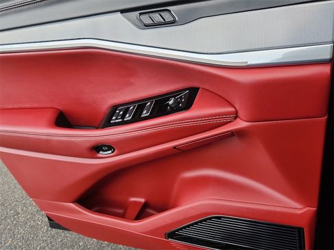 Used 2024 Jeep Wagoneer Launch Edition image 8