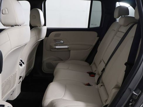Used 2024 Mercedes-Benz GLB 250 4MATIC w/ Driver Assistance Package image 30