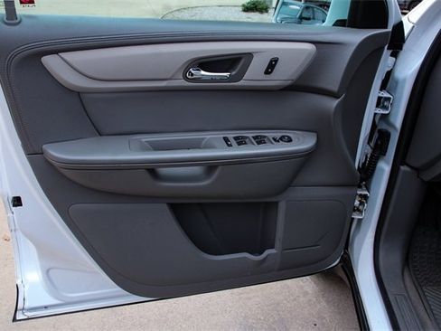 Used 2016 Chevrolet Traverse LT w/ Style and Technology Package image 12