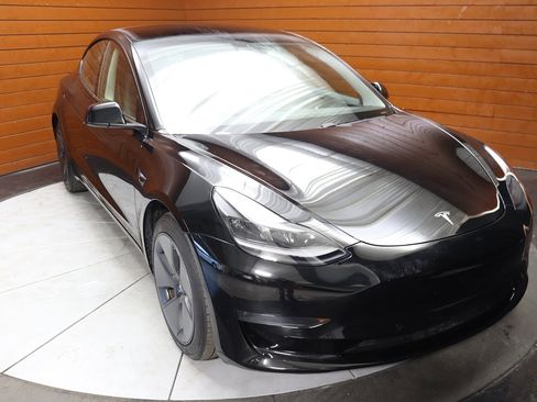 Used 2023 Tesla Model 3 Standard Range image 17