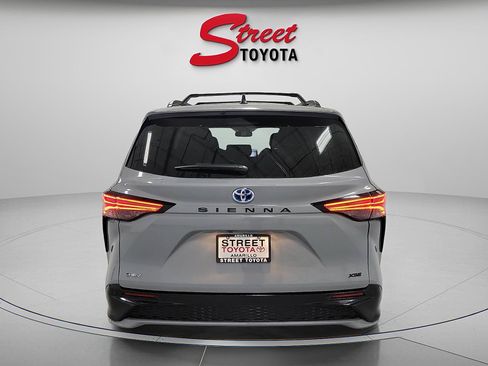 Certified 2025 Toyota Sienna XSE image 3