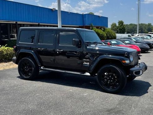 Used 2021 Jeep Wrangler Unlimited Sahara w/ Cold Weather Group AWD/4WD image 8