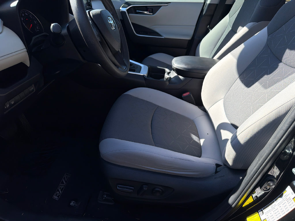 Used 2020 Toyota RAV4 XLE w/ Convenience Package FWD image 11