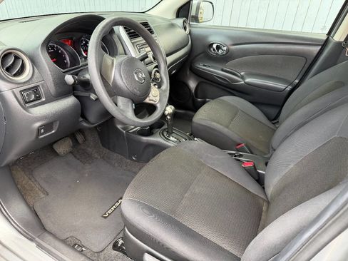 Used 2013 Nissan Versa SV image 4