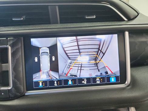 Used 2021 GMC Yukon XL Denali w/ Denali Premium Package image 32