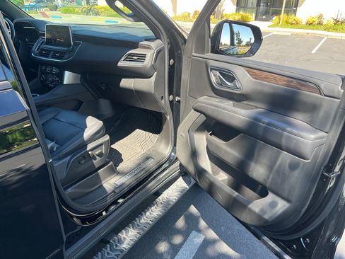 Used 2022 Chevrolet Tahoe Z71 w/ Luxury Package AWD/4WD image 25