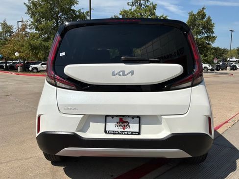 Used 2025 Kia Soul LX w/ LX Technology Package FWD image 7