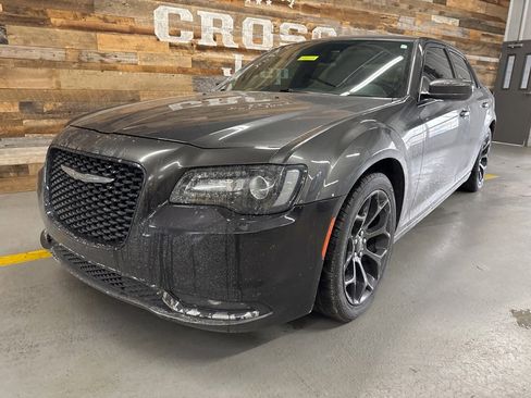Used 2019 Chrysler 300 S image 6