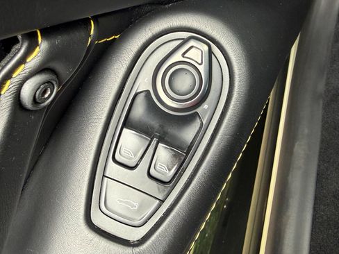 Used 2019 Aston Martin V8 Vantage Coupe RWD image 28