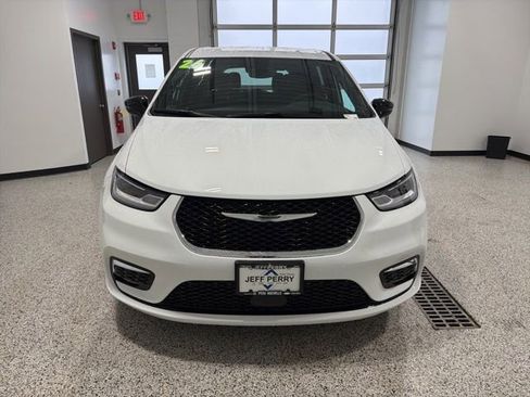 New 2026 Chrysler Pacifica Select image 21