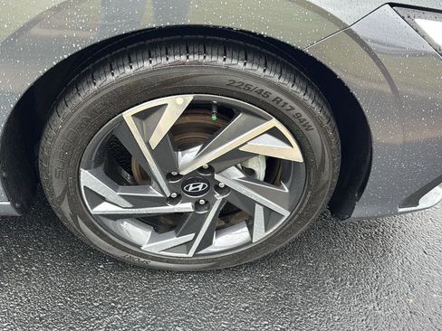 Used 2024 Hyundai Elantra Limited image 35