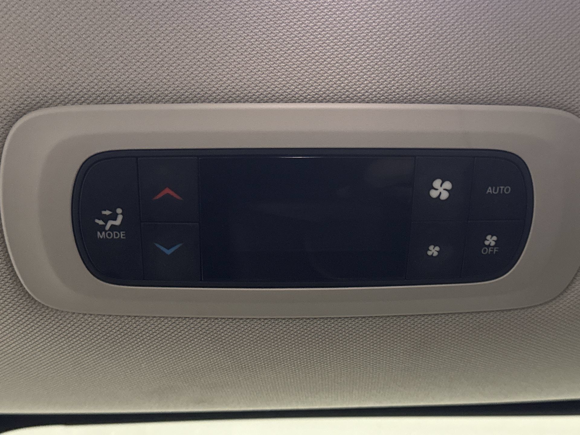 Used 2024 Chrysler Pacifica Limited FWD image 18
