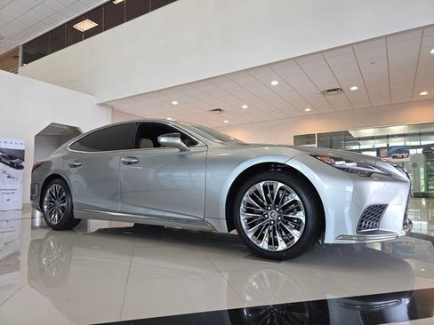 Used 2023 Lexus LS 500 w/ Accessory Package (Z1) RWD image 1