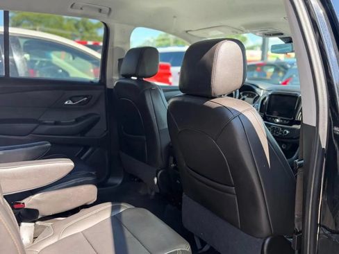 Used 2021 Chevrolet Traverse RS FWD image 16
