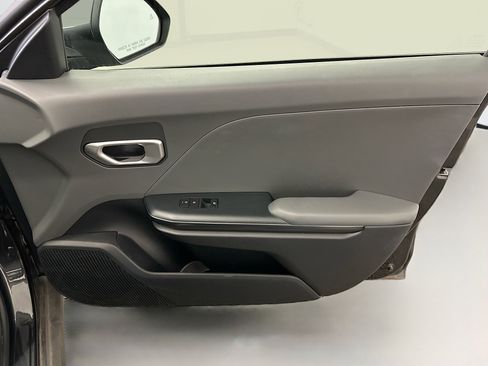 Used 2025 Kia K4 LXS image 32