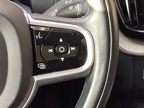 Certified 2022 Volvo XC60 B5 Inscription w/ Climate Package image 20