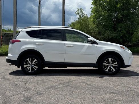 Used 2018 Toyota RAV4 XLE AWD/4WD image 6
